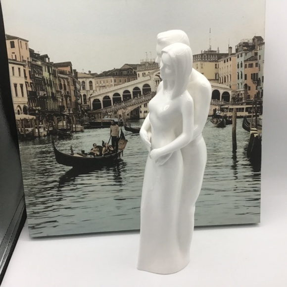 Coalport Moments In Love Bone China Figurine Made in England 2000 - Picture 9 of 10